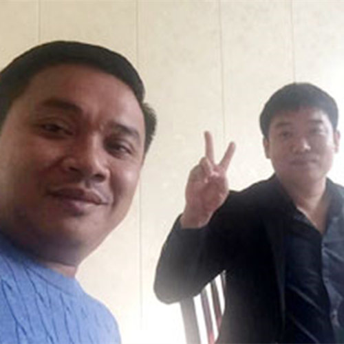 武經理與老撾客戶洽談